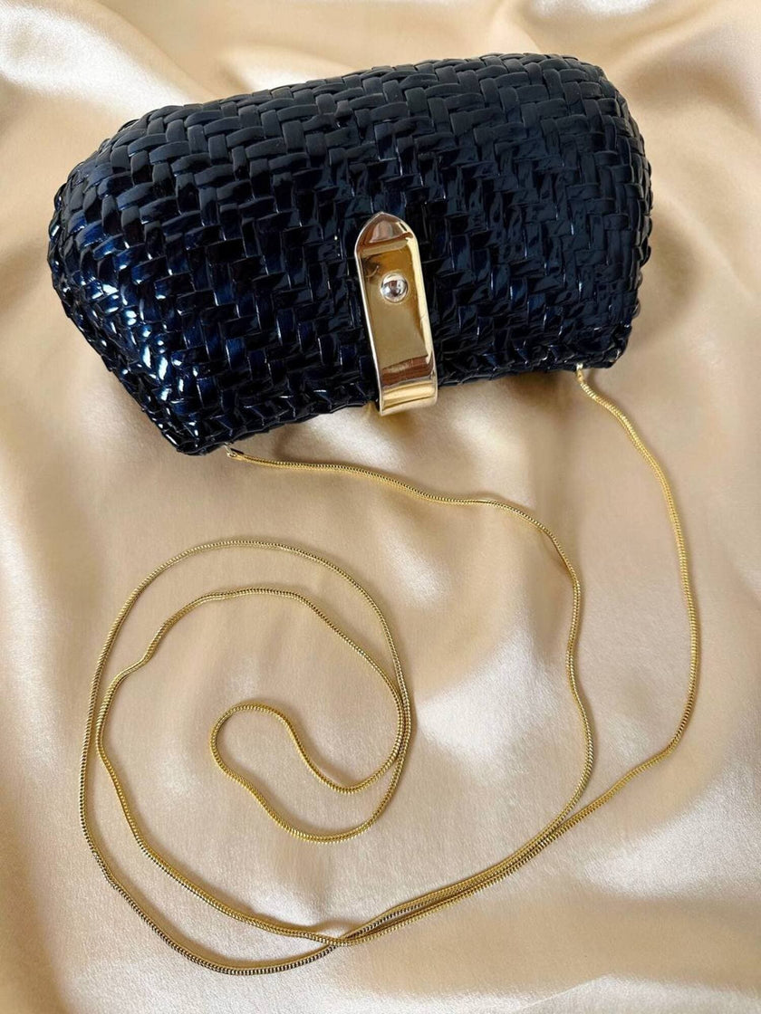 Mini borsa bandolier in midollino blu notte con tracolla in catena dorata