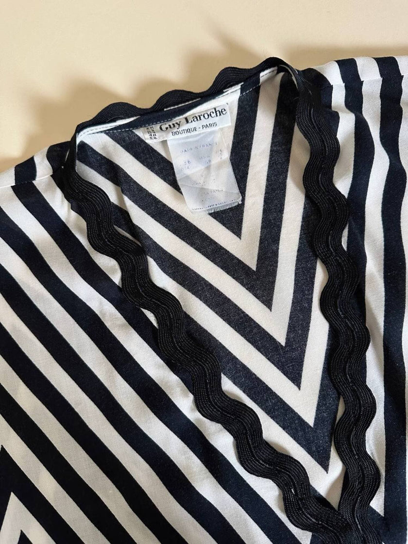 Camicetta vintage Guy Laroche con motivo chevron bianco e nero profili ondulati e bottoni dorati