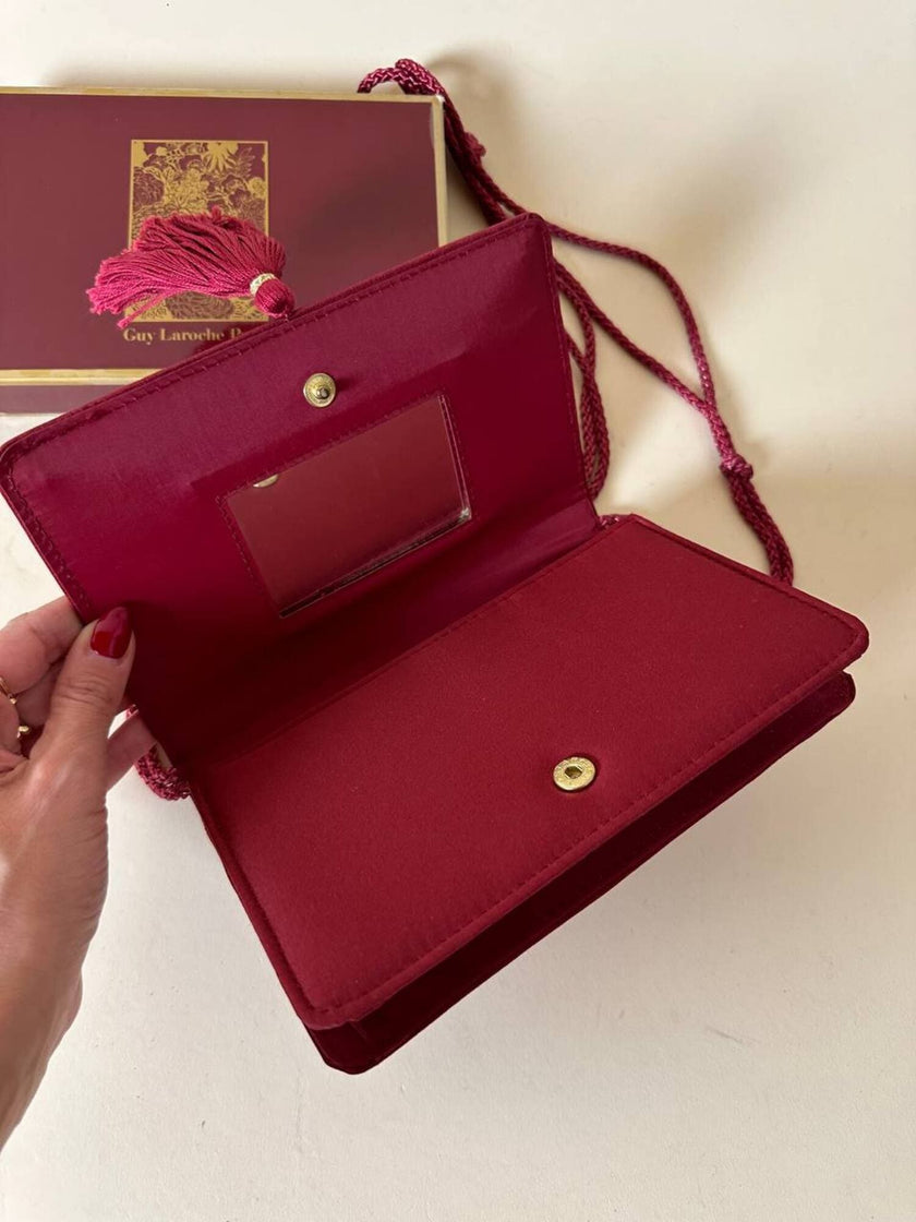 Borsa vintage Guy Laroche Paris in raso color lampone con nappa couture