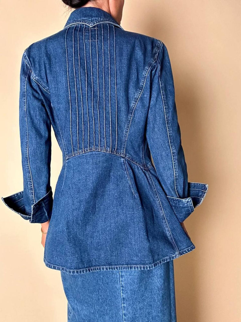 Giacca Christian Lacroix in denim modello sciancrato con lavorazione a nervature