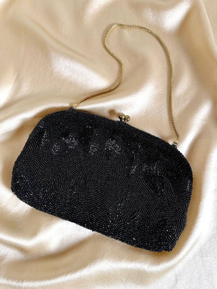 Borsetta in raso di seta nero ricamata con perline in tinta