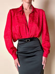 Camicia sartoriale in tessuto jacquard rosso con damaschi floreali