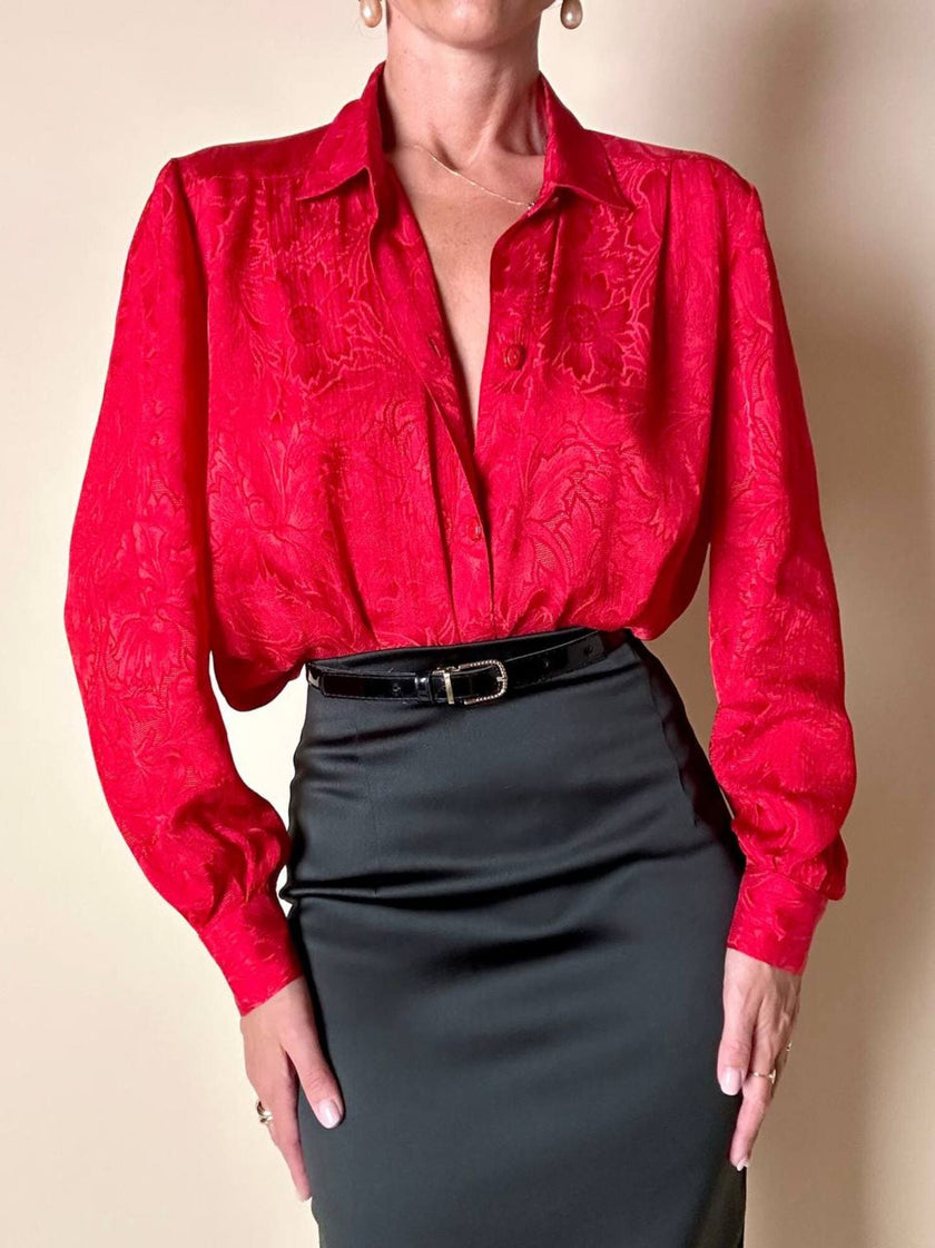Camicia sartoriale in tessuto jacquard rosso con damaschi floreali