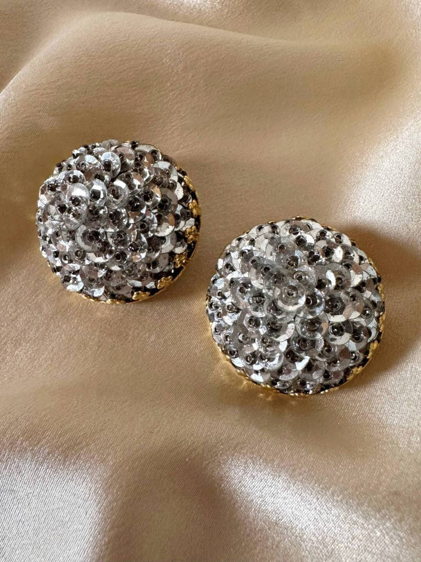 Orecchini a clip in paillettes argento con base dorata