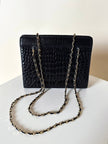 Borsa vintage in pelle nera lucida stampa coccodrillo con manici in catena oro
