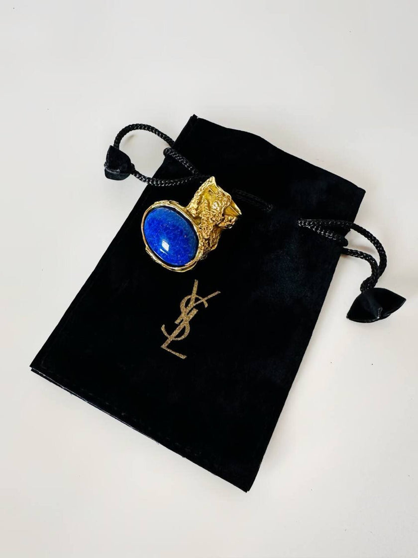Anello Yves Saint Laurent Arty Ring con cabochon blu effetto Lapislazzuli