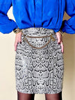 Minigonna vintage Laura Prisco in pelle bianca stampa pitone nei toni del nero e grigio