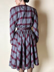Cintura in pelle bordeaux trapuntata con fibbia dorata effetto filigrana