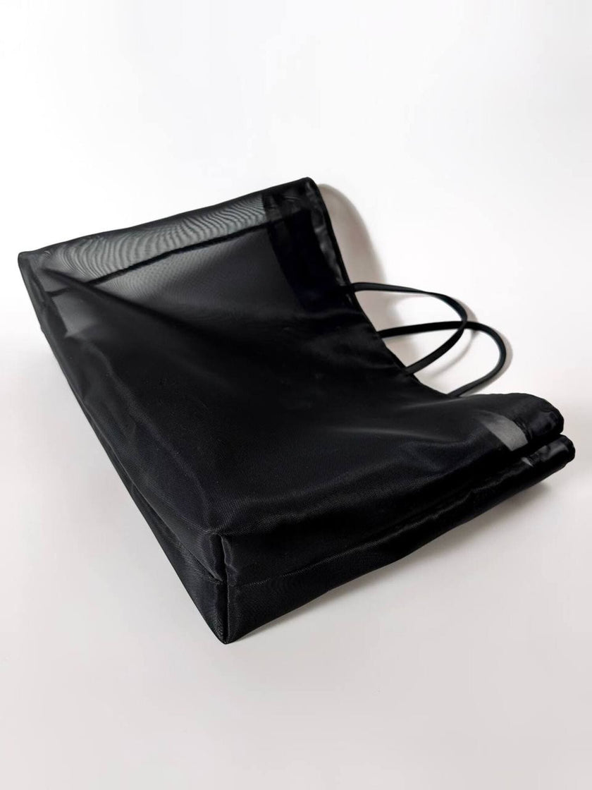 Borsa vintage Fendi in rete mesh nera con maxi logo FF