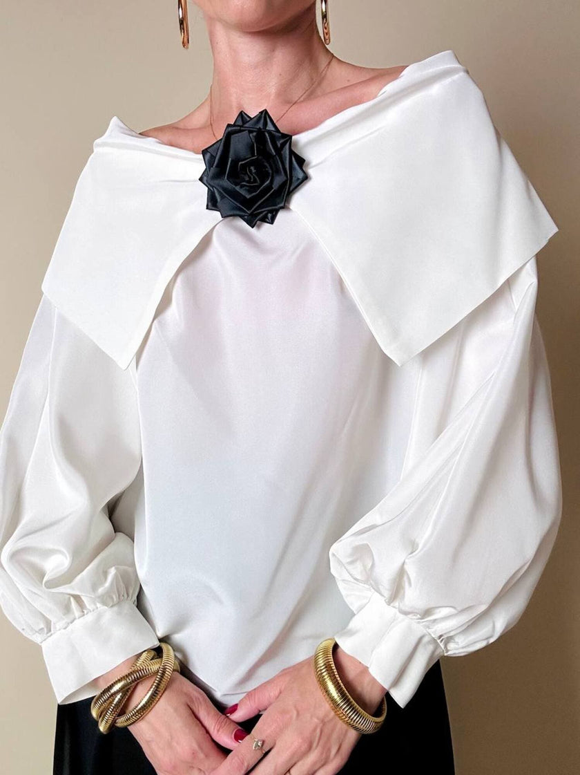 Blusa vintage Yves Saint Laurent bianca con grande balza e rosa nera