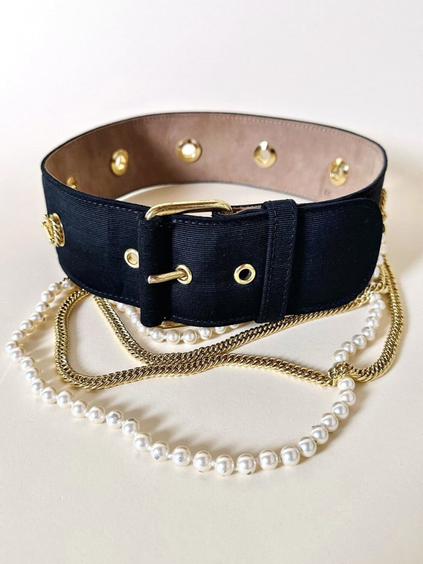 Cintura alta in gros grain nero con perle e catene pendenti “Moschino”