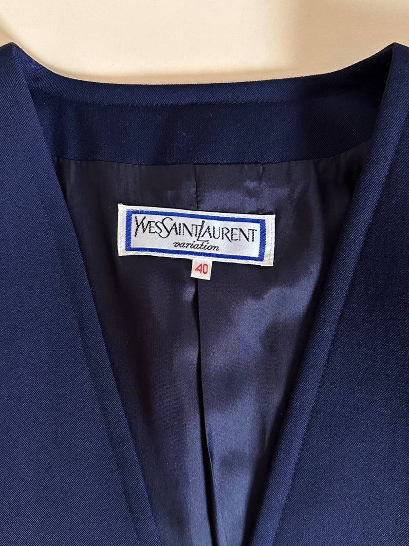 Blazer vintage Yves Saint Laurent en laine rasée bleu nuit avec boutons dorés logotés