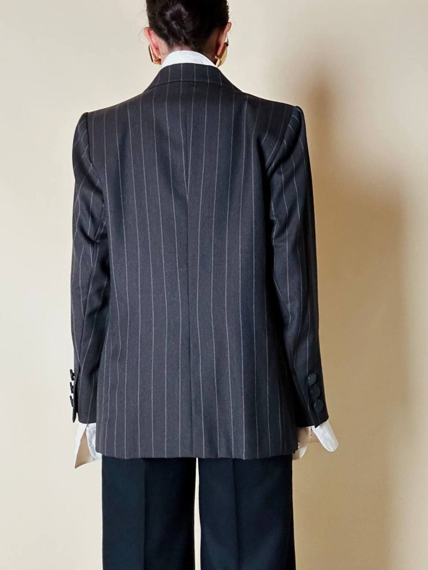 Blazer doppiopetto in rasato di lana grigio gessato con maxi bottoni neri  “Yves Saint Laurent”