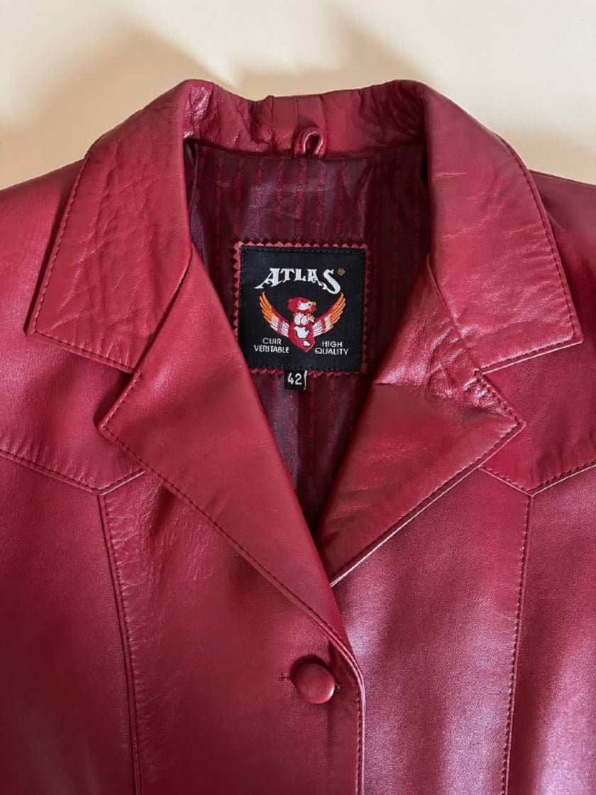 Giacca Atlas in pelle rosso carminio con bottoni ricoperti in pelle