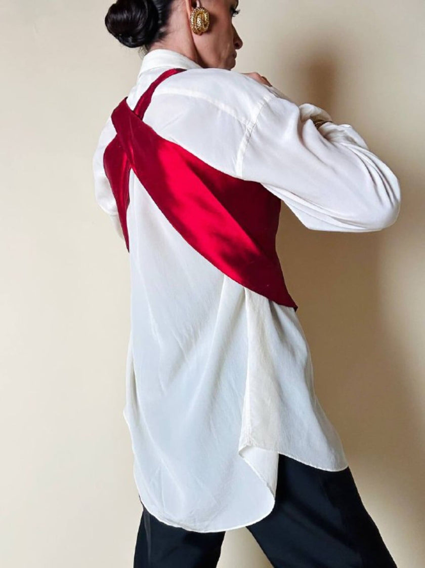 Gilet rosso in shantung di seta con incrocio sulla schiena