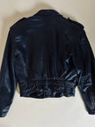 Giacca biker vintage in pelle nera con borchie dorate testa di medusa