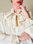 Camicia in seta Jaquard avorio con grande fiocco al collo