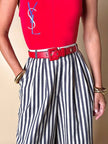 Cintura Yves Saint Laurent in pelle rossa con fibbia ricoperta e borchia dorata con logo YSL