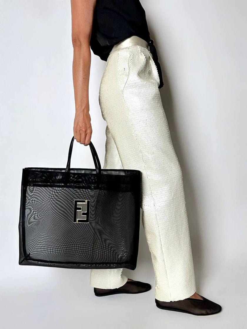 Borsa vintage Fendi in rete mesh nera con maxi logo FF
