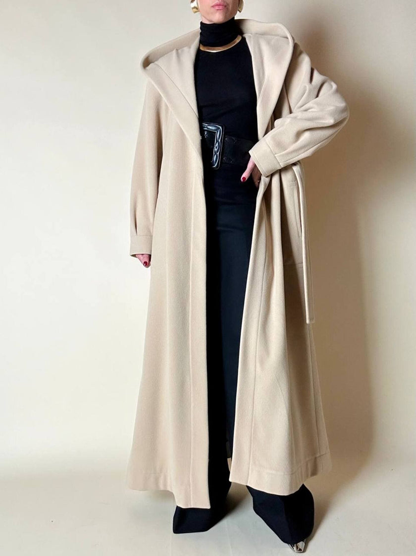 Cappotto lungo a vestaglia con cappuccio in drap di lana beige “Yves Saint Laurent”