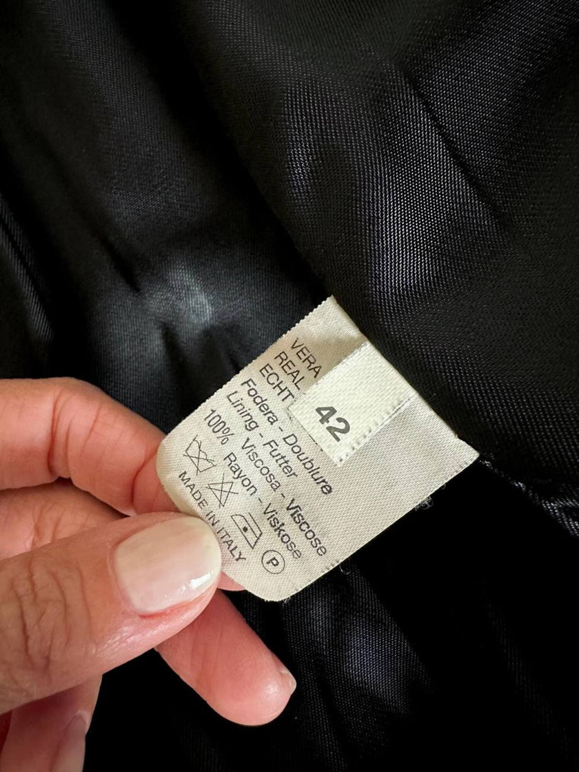 Blazer vintage in pelle nera Elizé Paris sciancrato con bottoni ricoperti in pelle