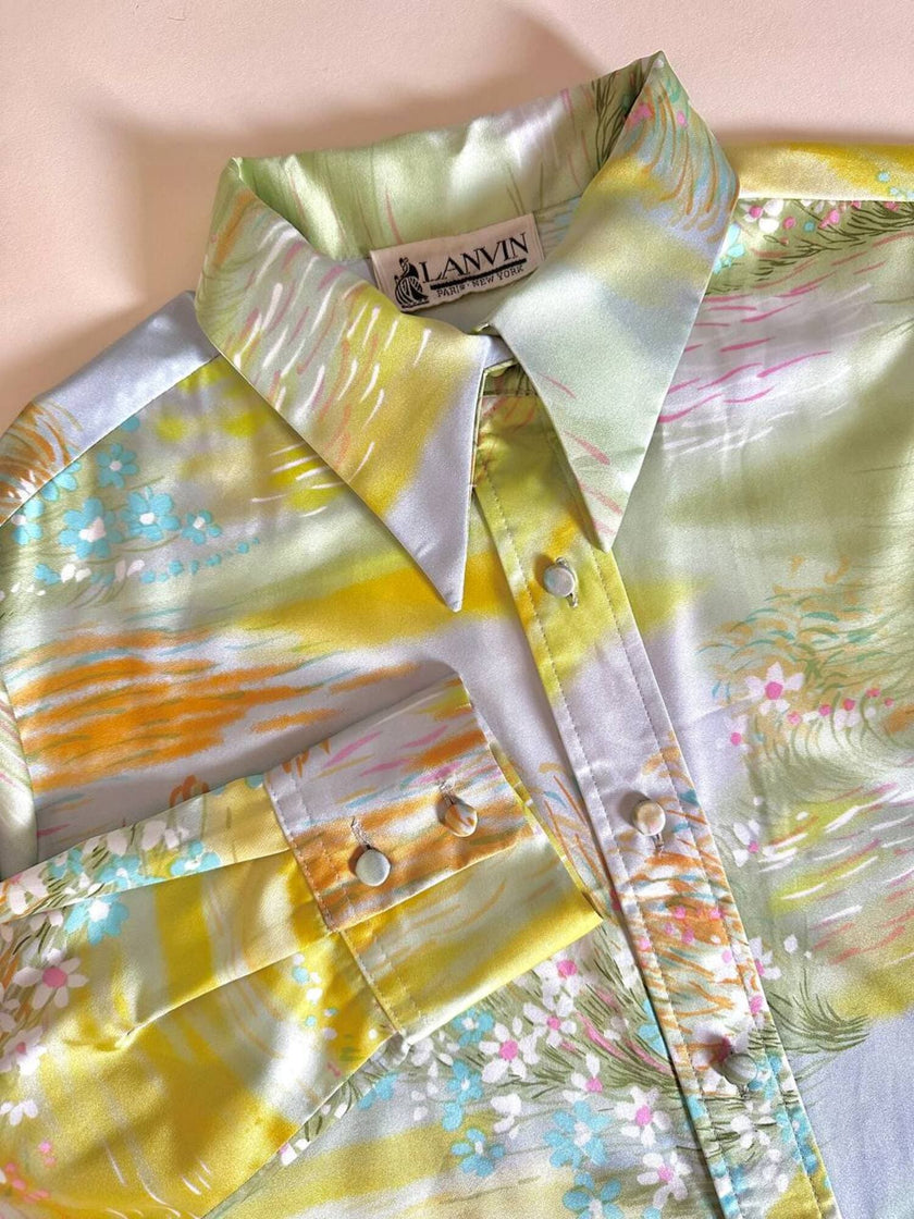 Camicia con fantasia bucolica in tonalità pastello 