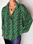 Camicia vintage in fresco di lana e seta verde smeraldo con fantasia grafica astratta