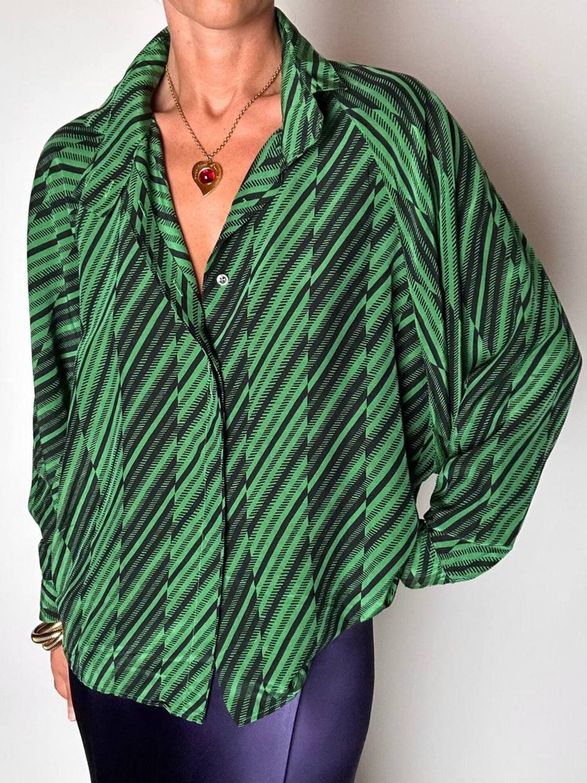 Camicia vintage in fresco di lana e seta verde smeraldo con fantasia grafica astratta
