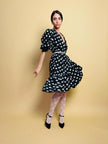 Puffy dress nero con rose bianche