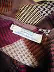 Bluse mit Schleifenkragen aus gemusterter Seide mit Rauten- und Hahnentritt-Details
