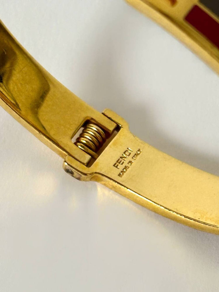 Bracciale vintage Fendi in metallo oro rifinito con smaltato grigio e rosso