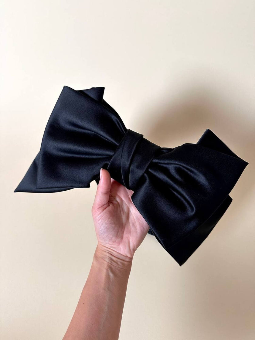 Cintura alta in seta nera con maxi fiocco “Emporio Armani”