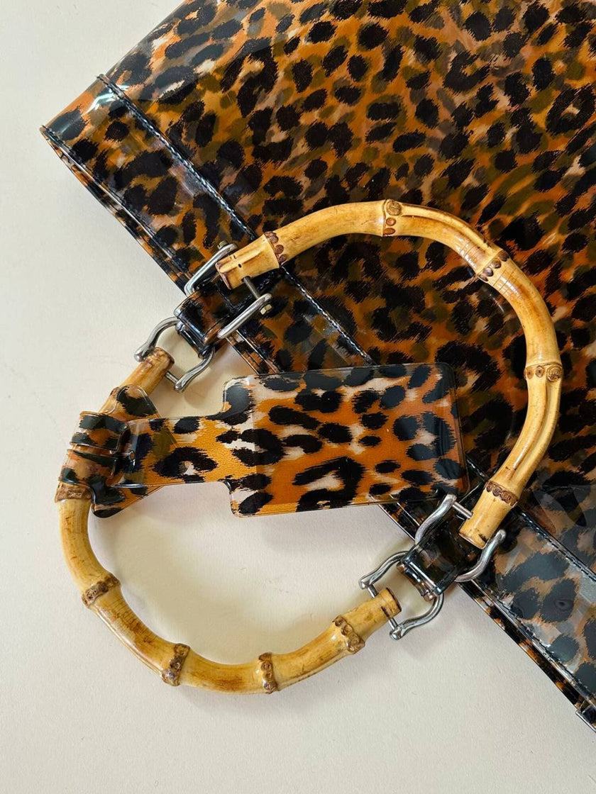 Clever Carriage Co. Tote-Bag aus leopardenmuster-PVC mit Griffen aus echtem Bambus