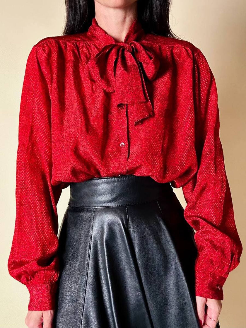 Camicia rossa con fiocco al collo “Rudi Valenti”