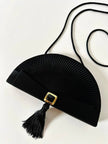 Pochette vintage Guy Laroche forma a ventaglio in raso nero con nappa couture