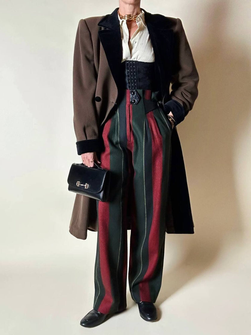 Pantalone a vita alta in lana jacquard a righe verticali con cinturini in pelle nera