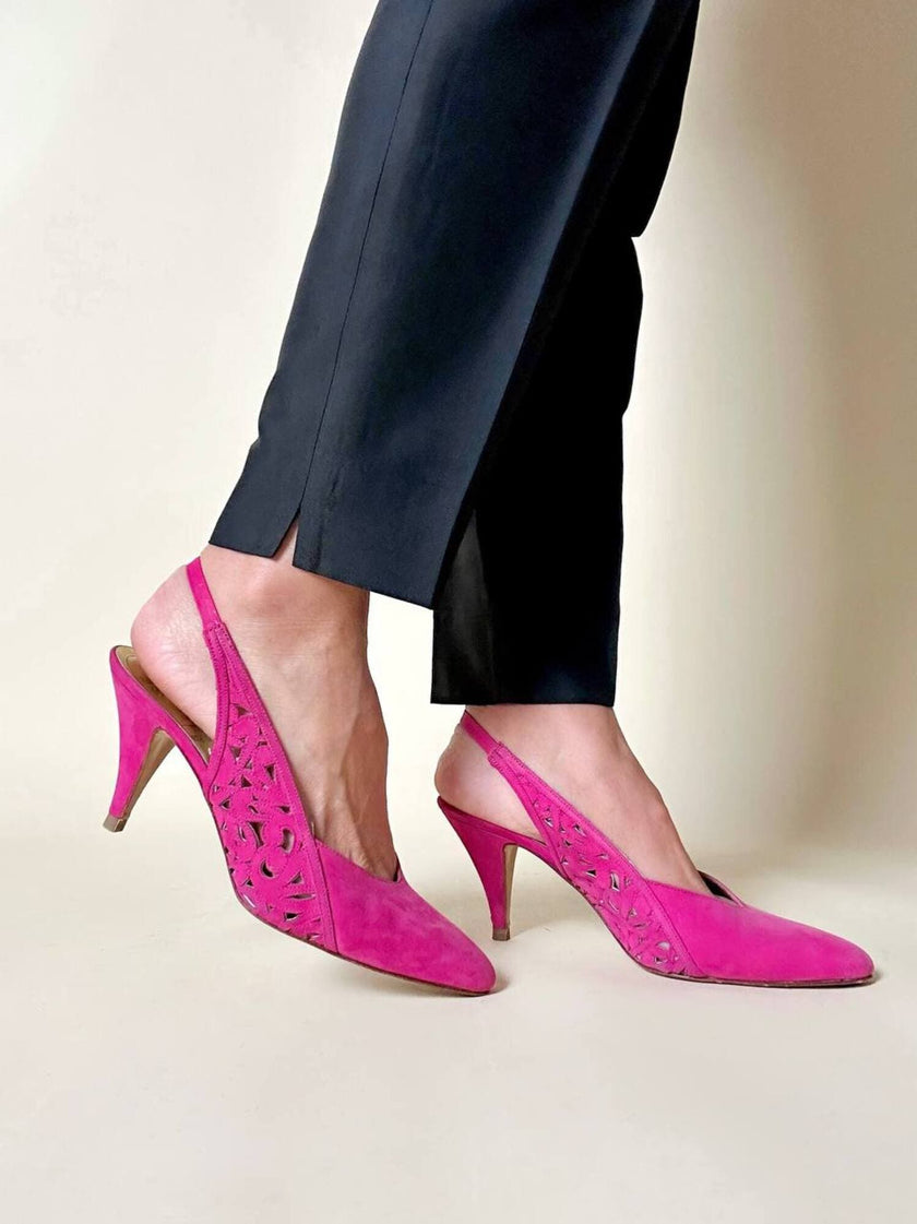 Slingback in suede fucsia con dettaglio laserato “Valentino Garavani By René Caovilla”