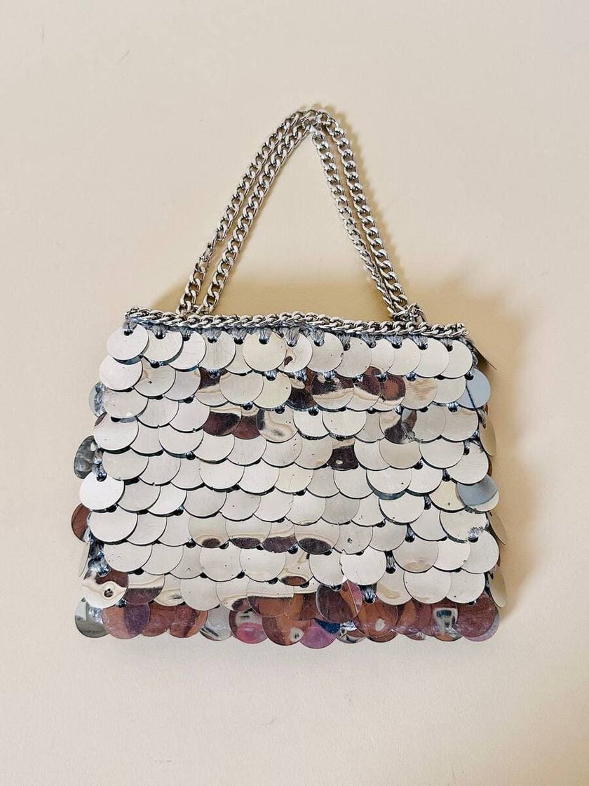 Parure composta da clip e mini bag in paillettes argento