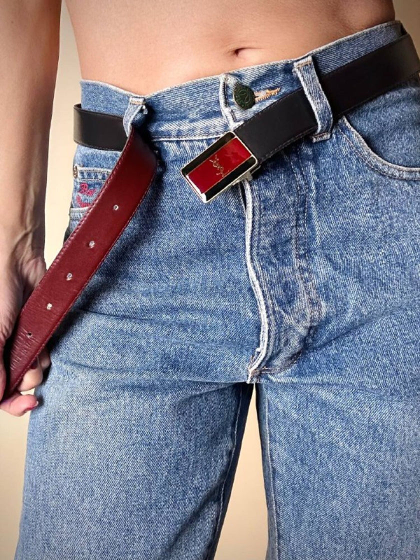 Cintura vintage Yves Saint Laurent double face blu navy e bordeaux con fibbia smaltata con logo YSL