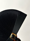 Pochette vintage Guy Laroche forma a ventaglio in raso nero con nappa couture