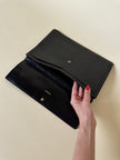 Pochette vintage Yves Saint Laurent in pelle nera con greca logata in rilievo
