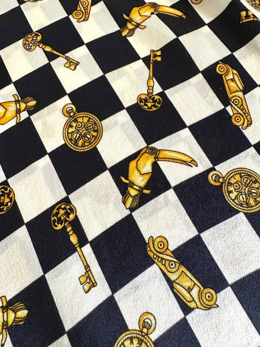 Camicia in raso di seta a scacchi con fiocco al collo “Escada”