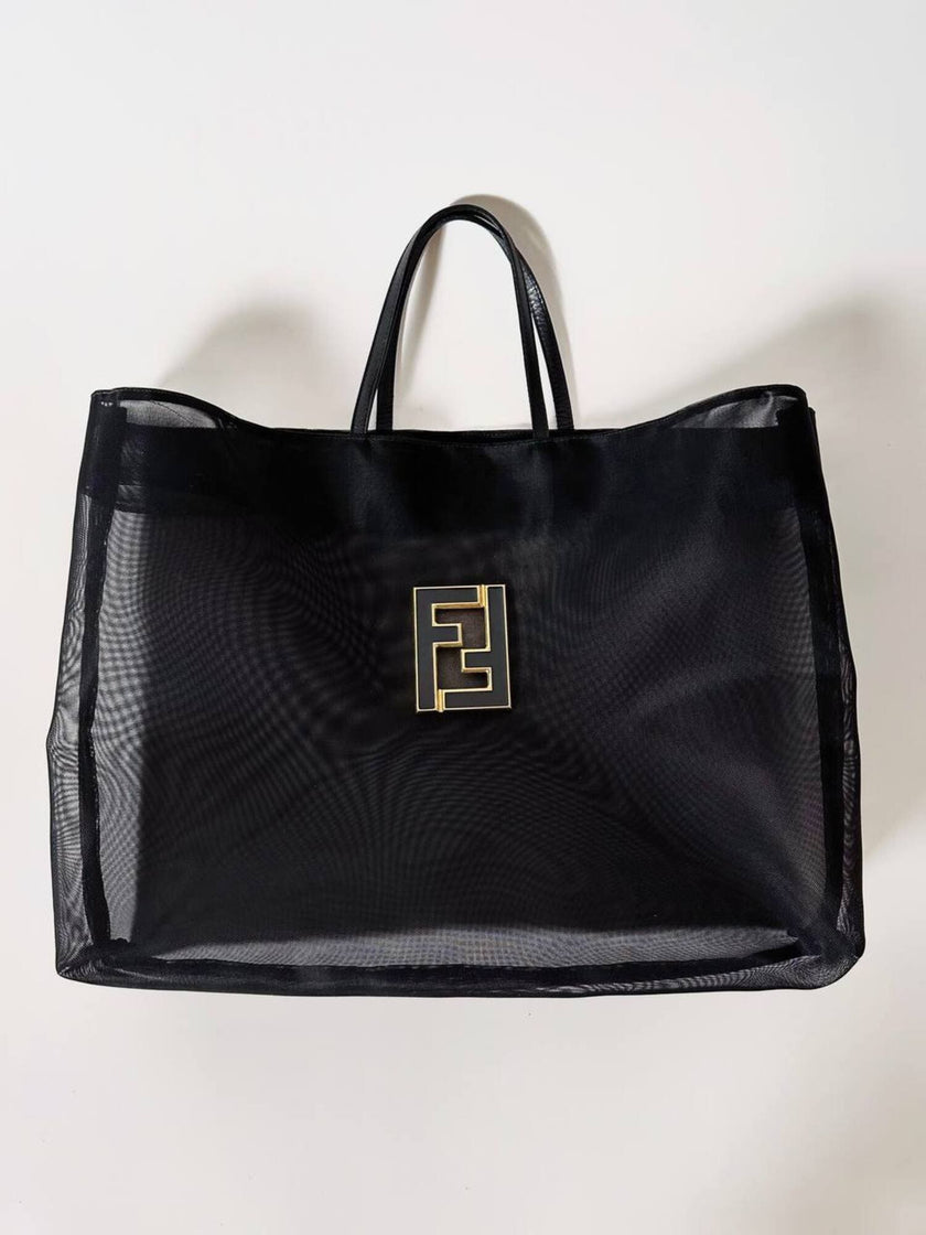 Borsa vintage Fendi in rete mesh nera con maxi logo FF