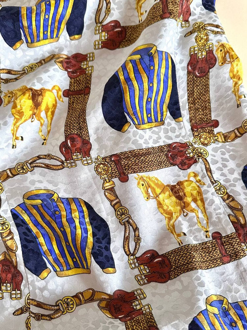 Camicia sartoriale in seta jacquard fantasia equestre barocca con bottoni gioiello dorati
