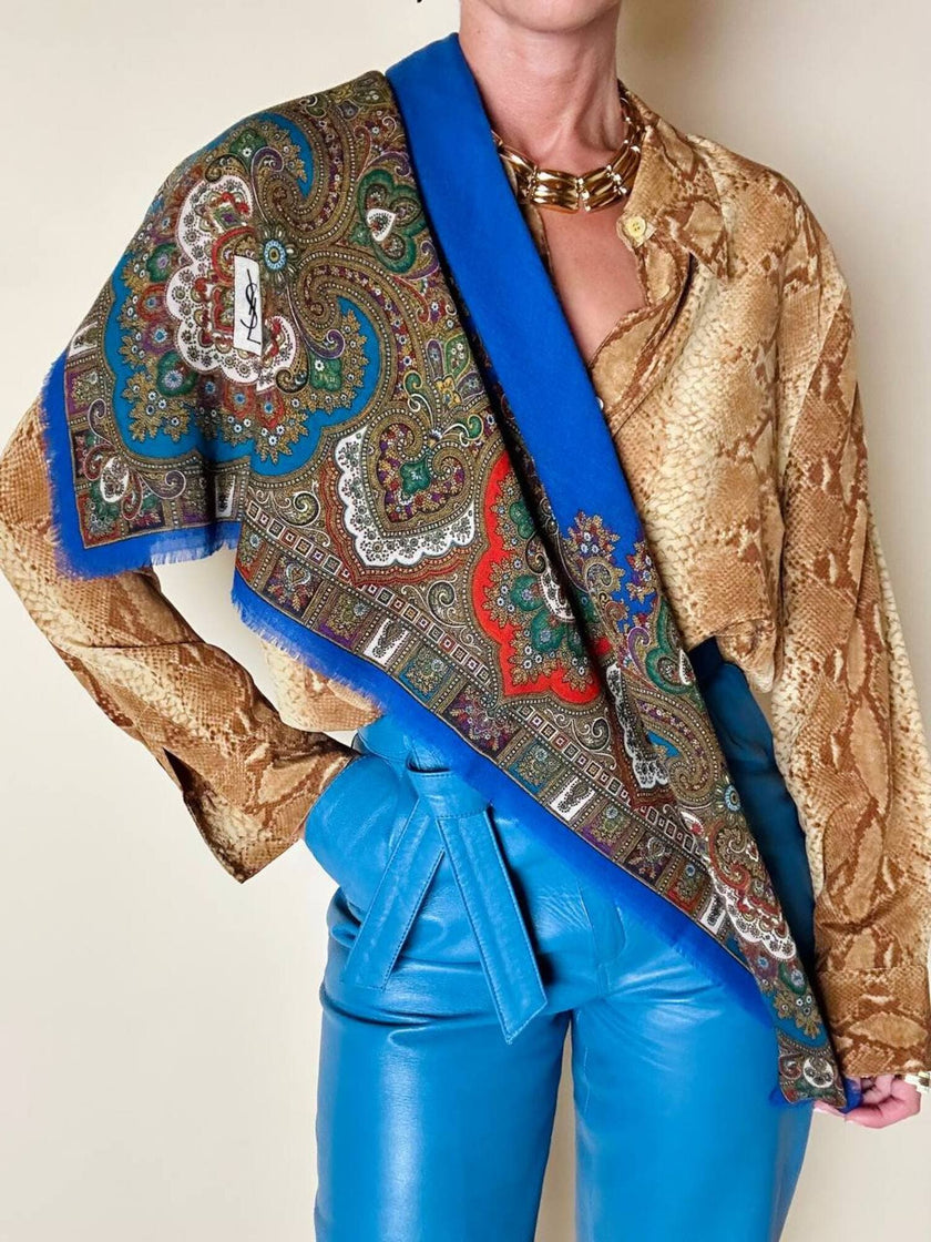 Foulard Yves Saint Laurent in lana leggera blu elettrico fantasia paisley