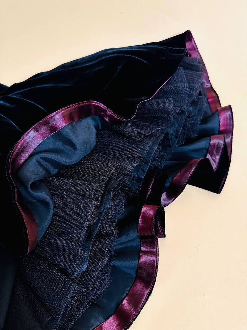 Mini dress sartoriale in velluto nero e organza