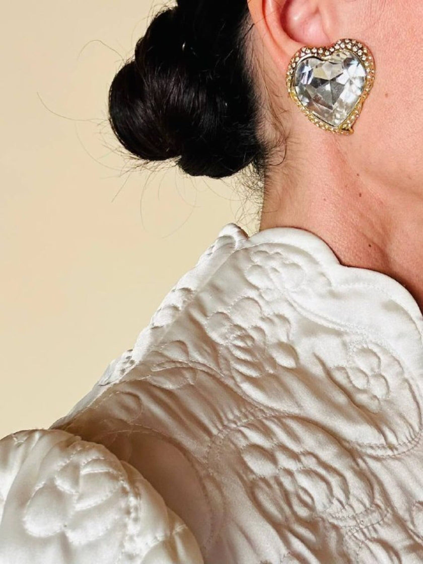Clip oro con maxi cristalli a forma di cuore “Yves Saint Laurent”