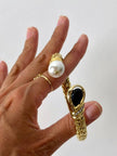 Bracciale vintage in metallo dorato con perla onice nero e cristalli