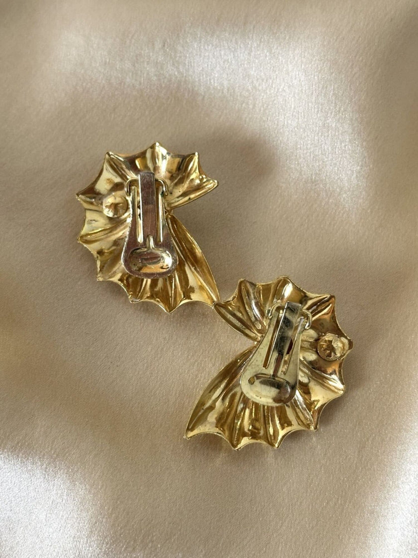 Clip dorate a forma di conchiglia con perle cabochon