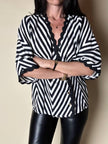 Camicetta vintage Guy Laroche con motivo chevron bianco e nero profili ondulati e bottoni dorati